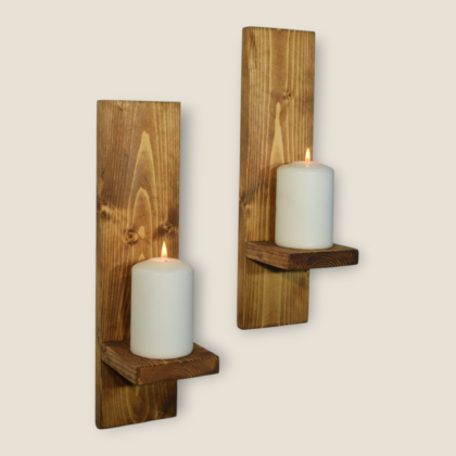 Täispuidust seina küünlaalus