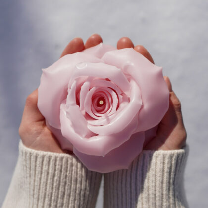 küünal ‘valge roos’ mesilasvahast